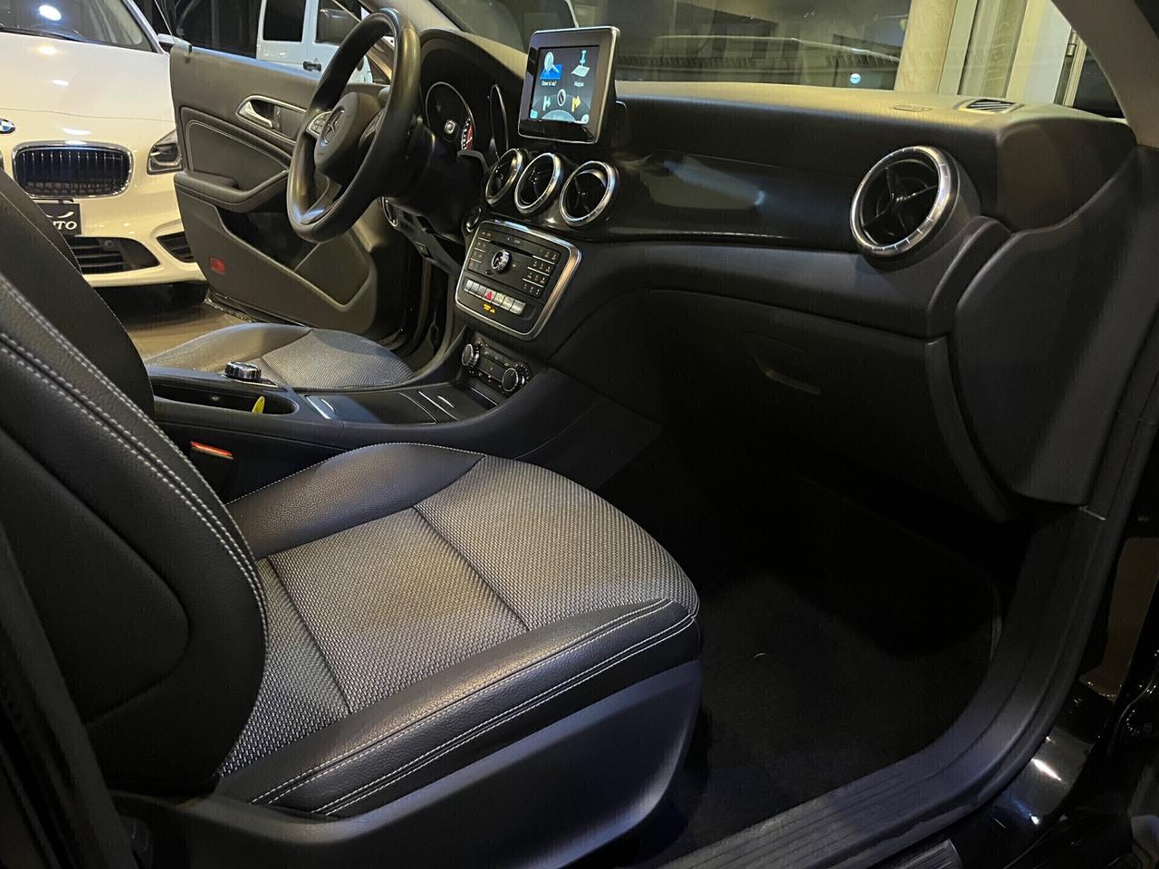 Mercedes-benz CLA 180 Shooting Brake 180 d Business auto