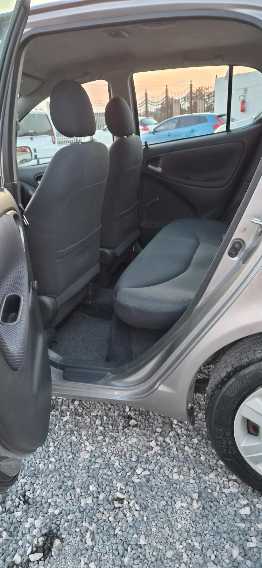 Toyota Yaris 1.4 tdi D-4D cat 5 porte Sol Blue