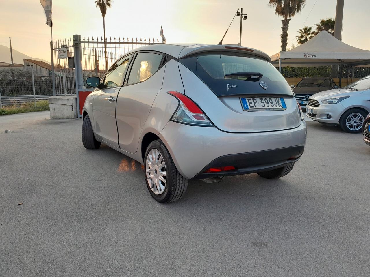 Lancia Ypsilon 1.2 69 CV 5 porte S&S Silver