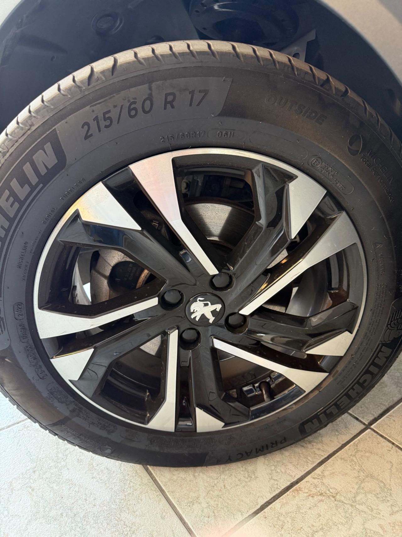 Peugeot 2008 BlueHDi 130 S&S EAT8 Allure