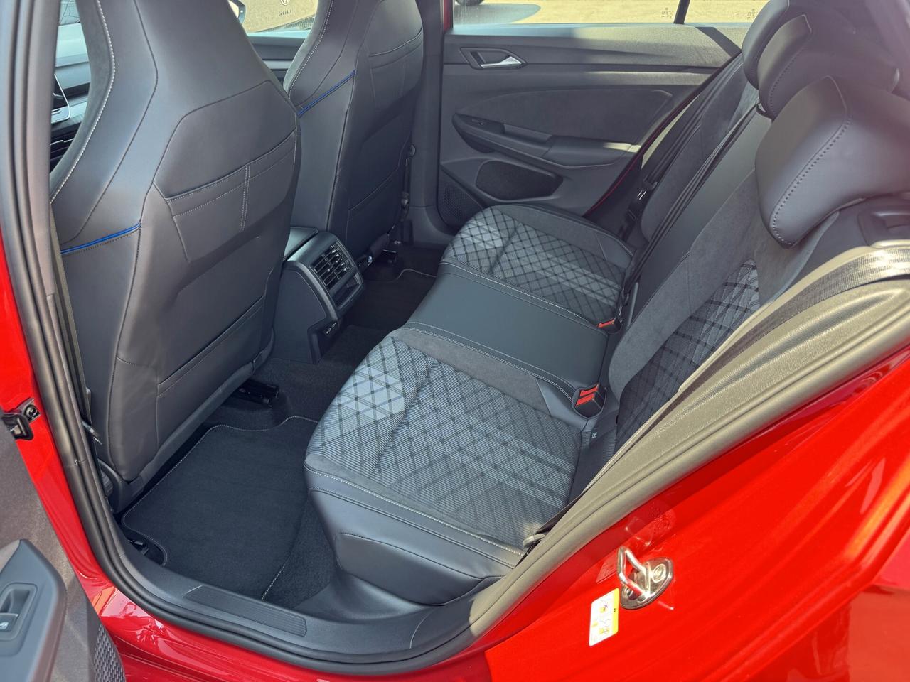 Volkswagen Golf 1.5 etsi R-Line Plus DSG/PRONTA/NO VINCOLI
