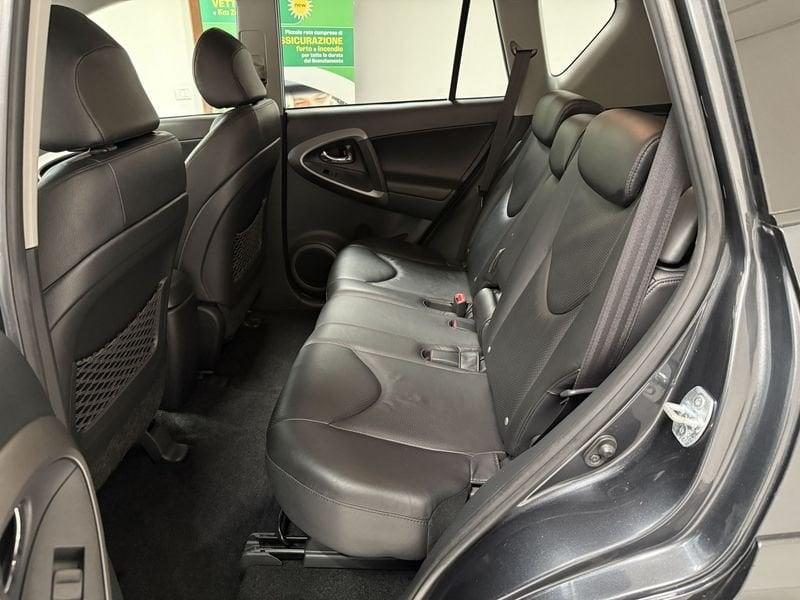 Toyota RAV4 RAV4 Crossover 2.2 d-cat Luxury 177cv