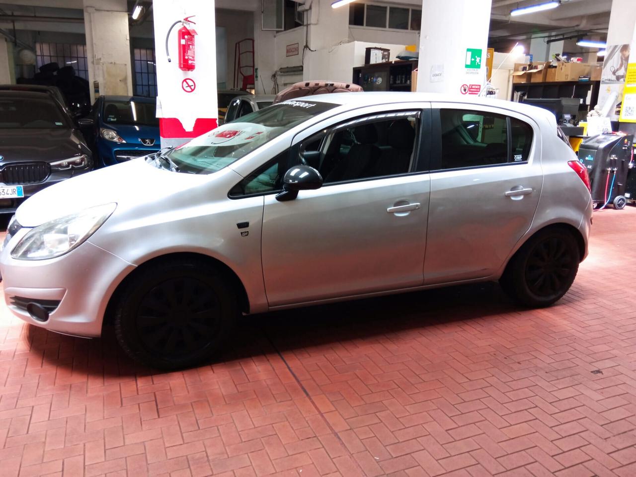 Opel Corsa 1.2 5 porte Club Benzina/Metano