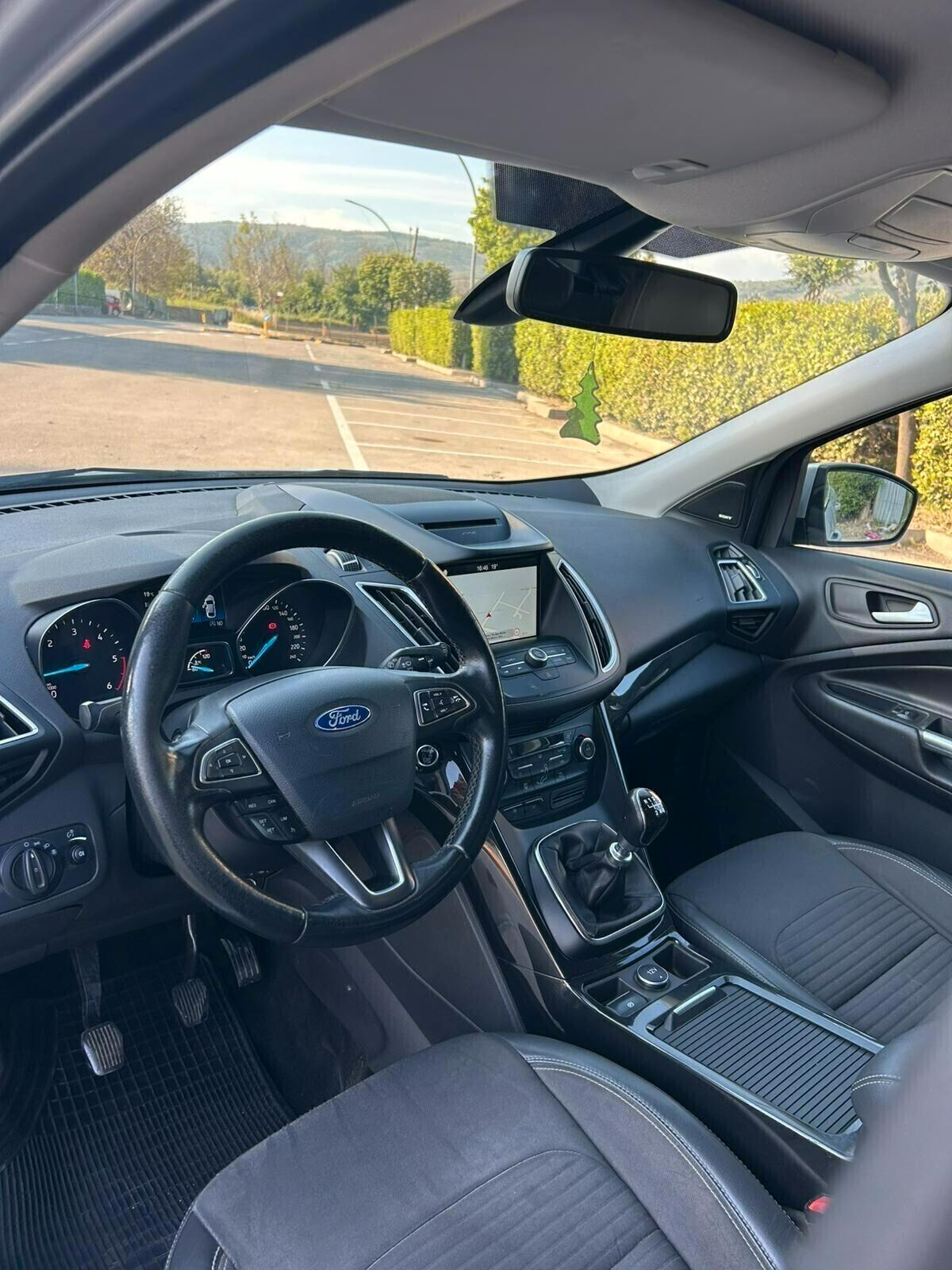 Ford Kuga 2.0 TDCI 150 CV S&S 4WD Powershift Titanium