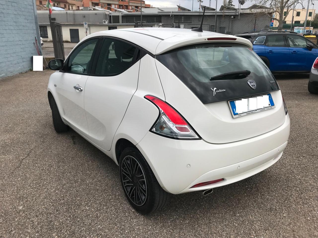 Lancia Ypsilon 1.0 FireFly 5 porte S&S Hybrid Ecochic Gold