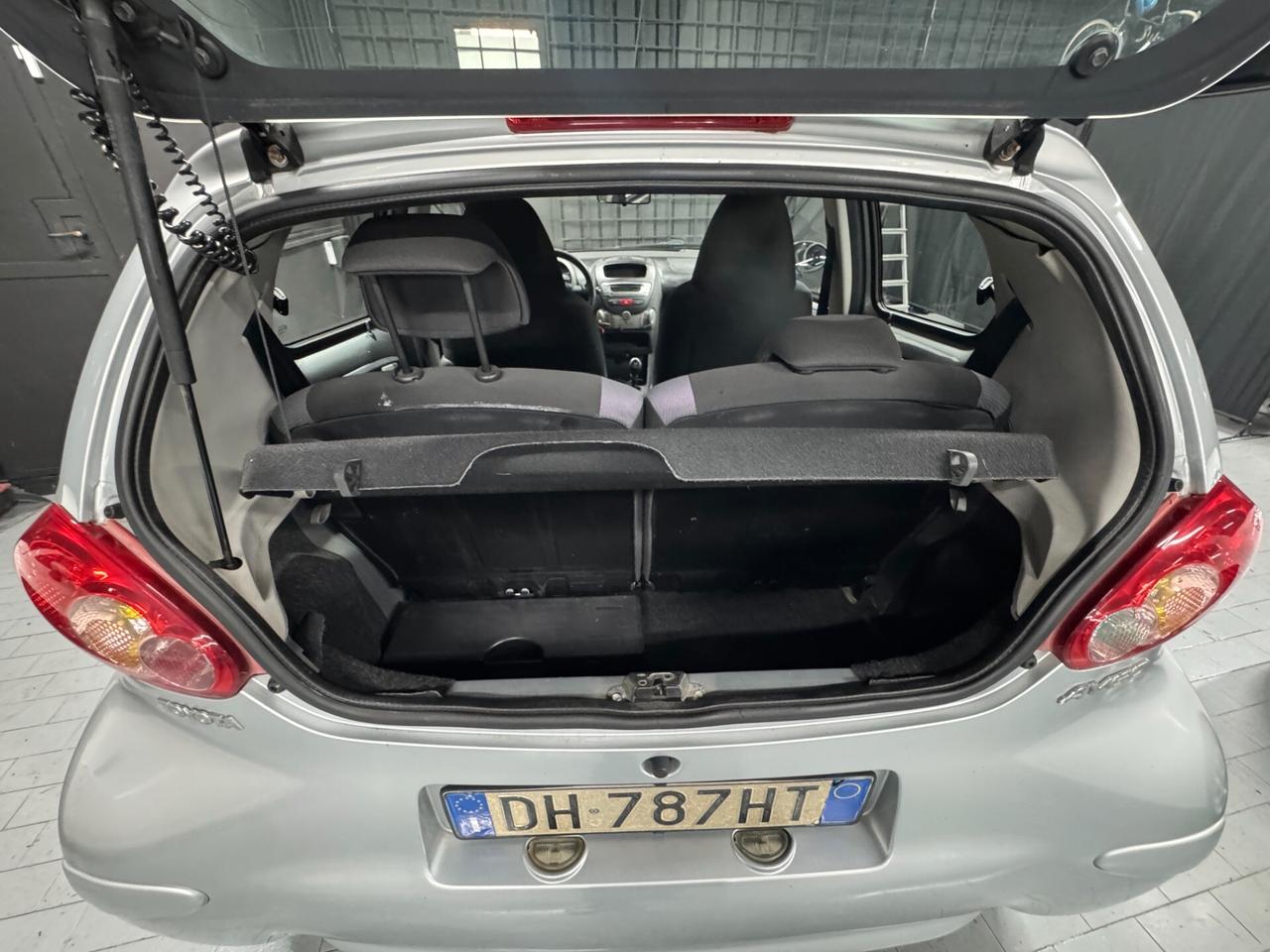 Toyota Aygo 1.0 12V VVT-i 5 porte Sol Neopatentati