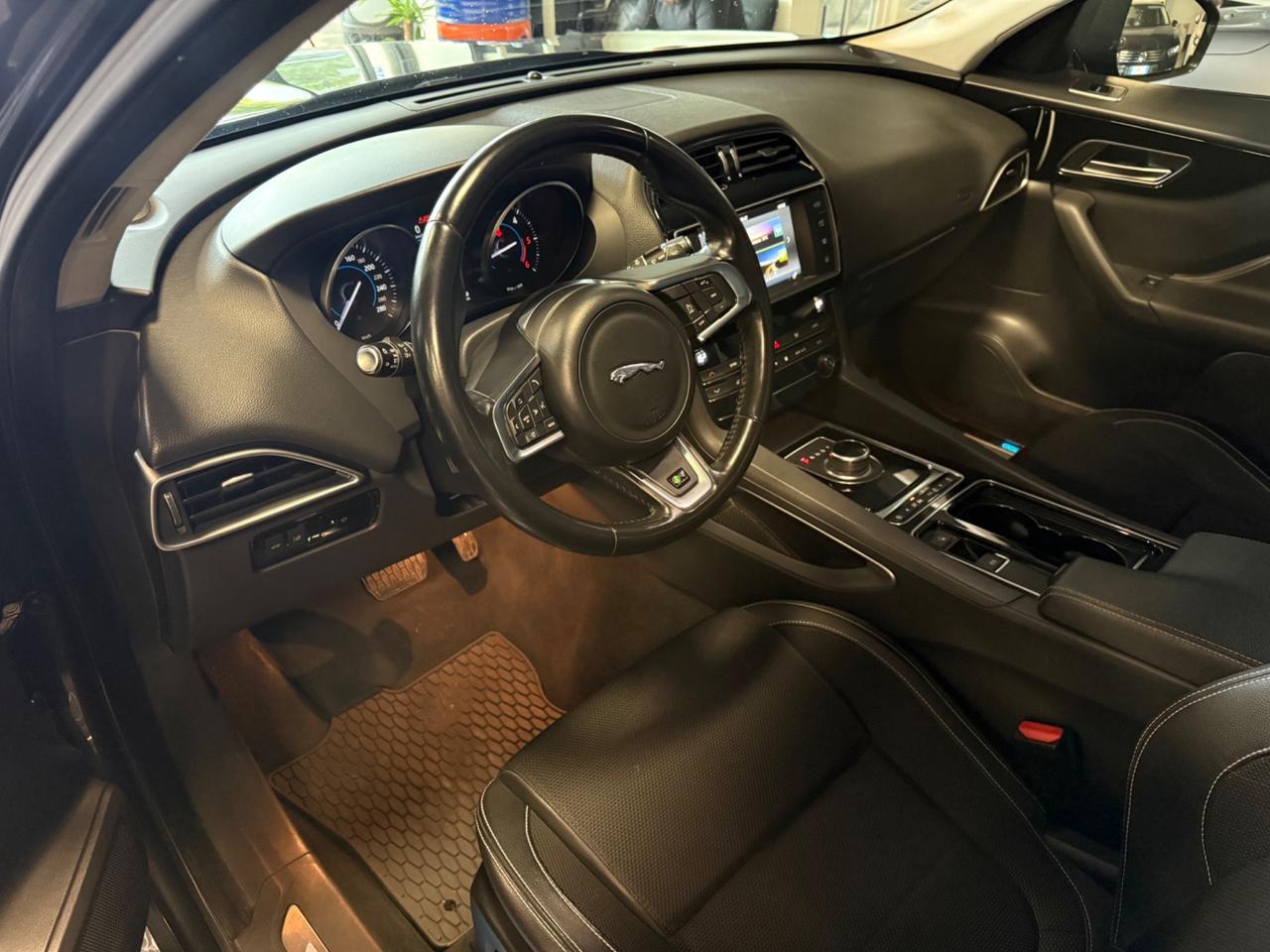 Jaguar F-Pace 2.0 D 180 CV aut. Portfolio
