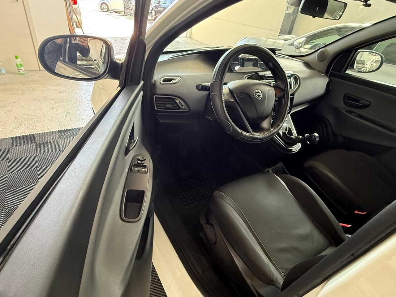 Lancia Ypsilon 0.9 TwinAir 85 CV 5 porte Metano