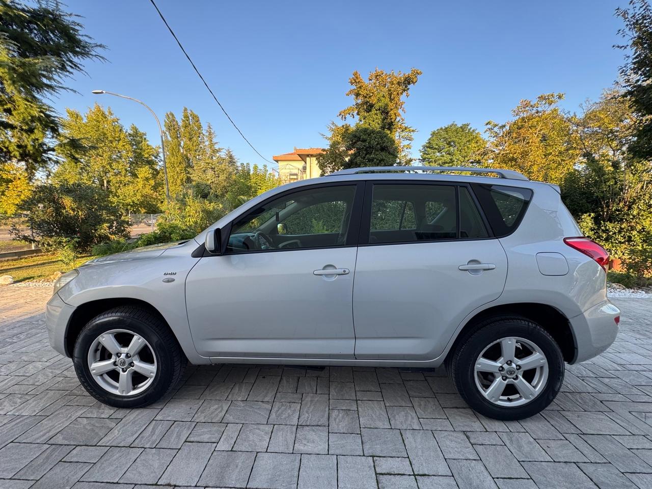 Toyota RAV 4 RAV4 2.2 D-4D 136 CV Luxury OK NEOPATENTATI