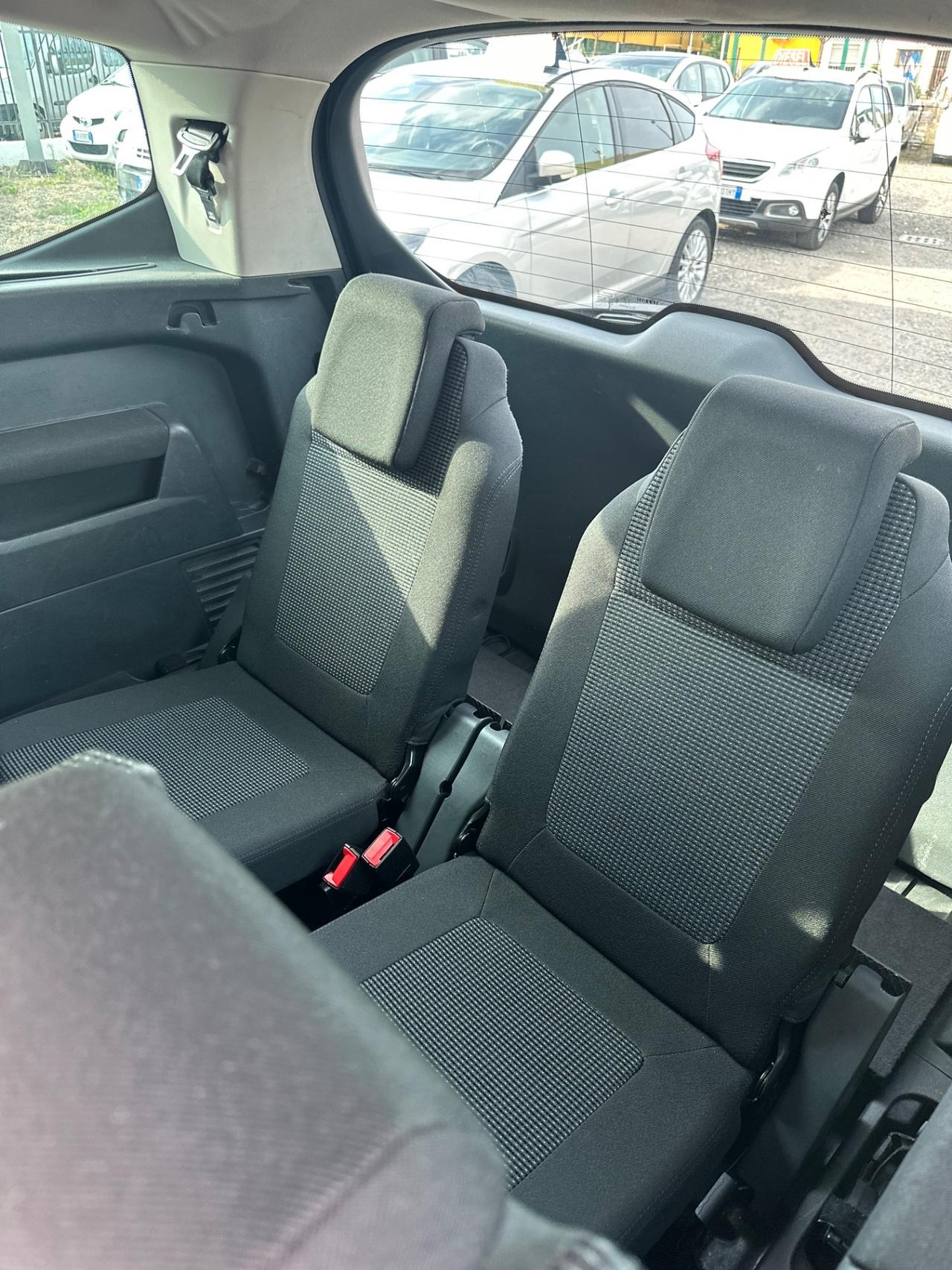 Peugeot 5008 1.6 HDi 110CV cambio robotizzato Tecno