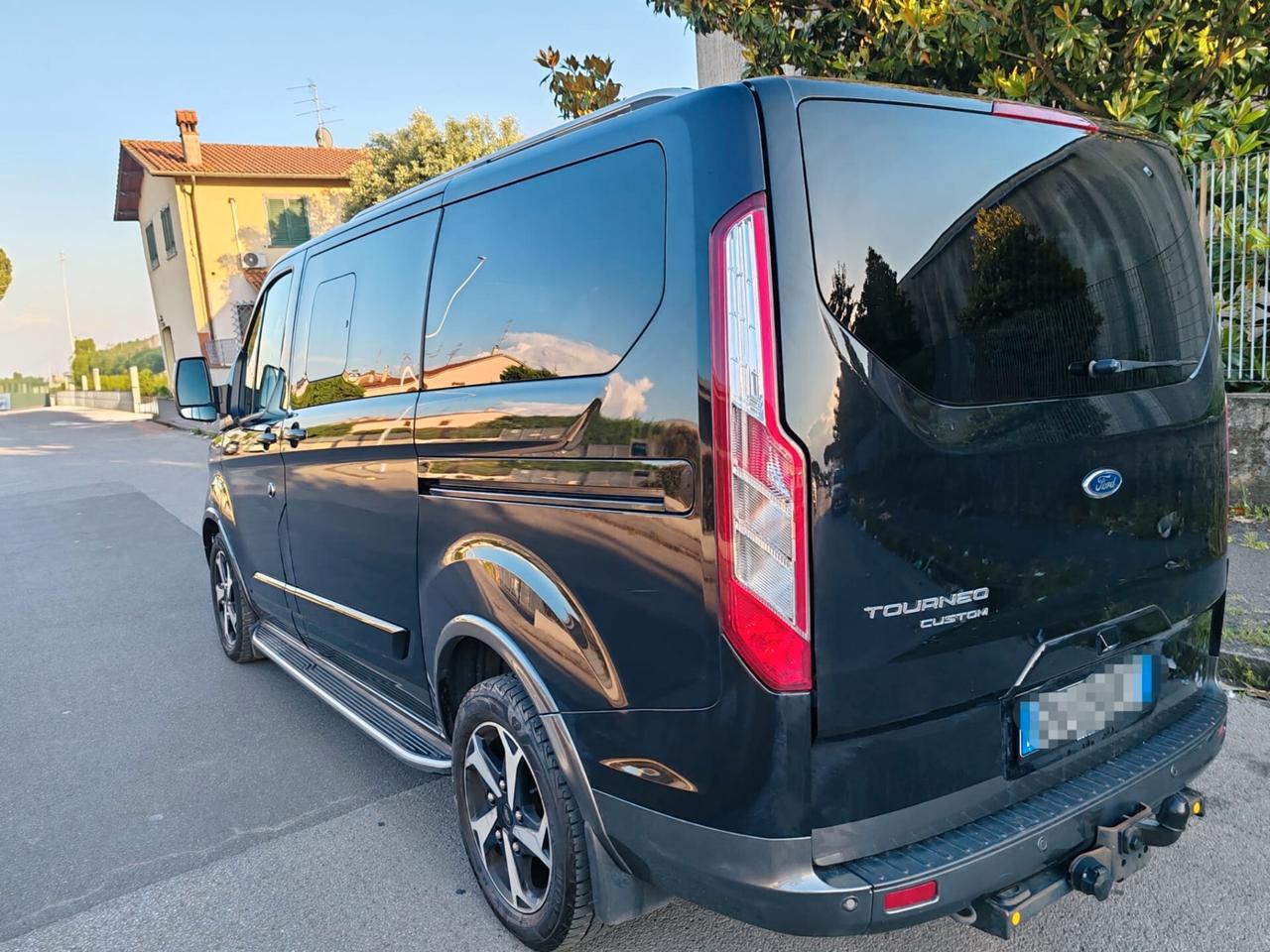 Ford Tourneo Custom 320 2.0 EcoBlue 170CV aut. PC Titanium