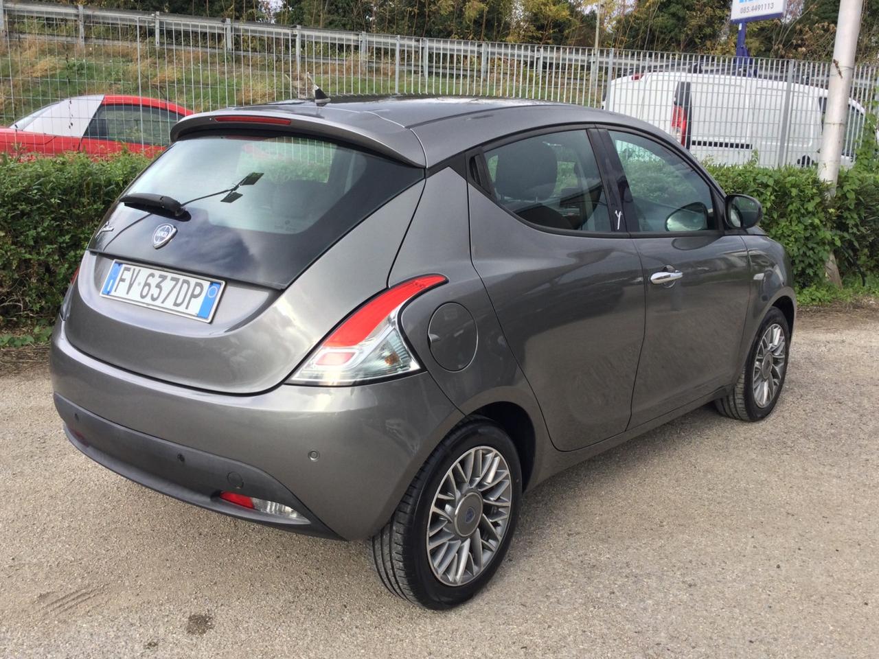 Lancia Ypsilon 1.2 69 CV 5 porte Platinum