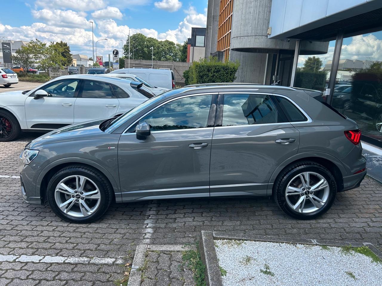 Audi Q3 35 1.5 tfsi mhev S line edition s-tronic