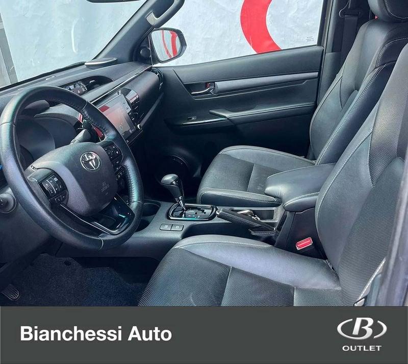 Toyota Hilux 2.8 D-4D A/T 4WD 48V 4 porte Double Cab Invincible
