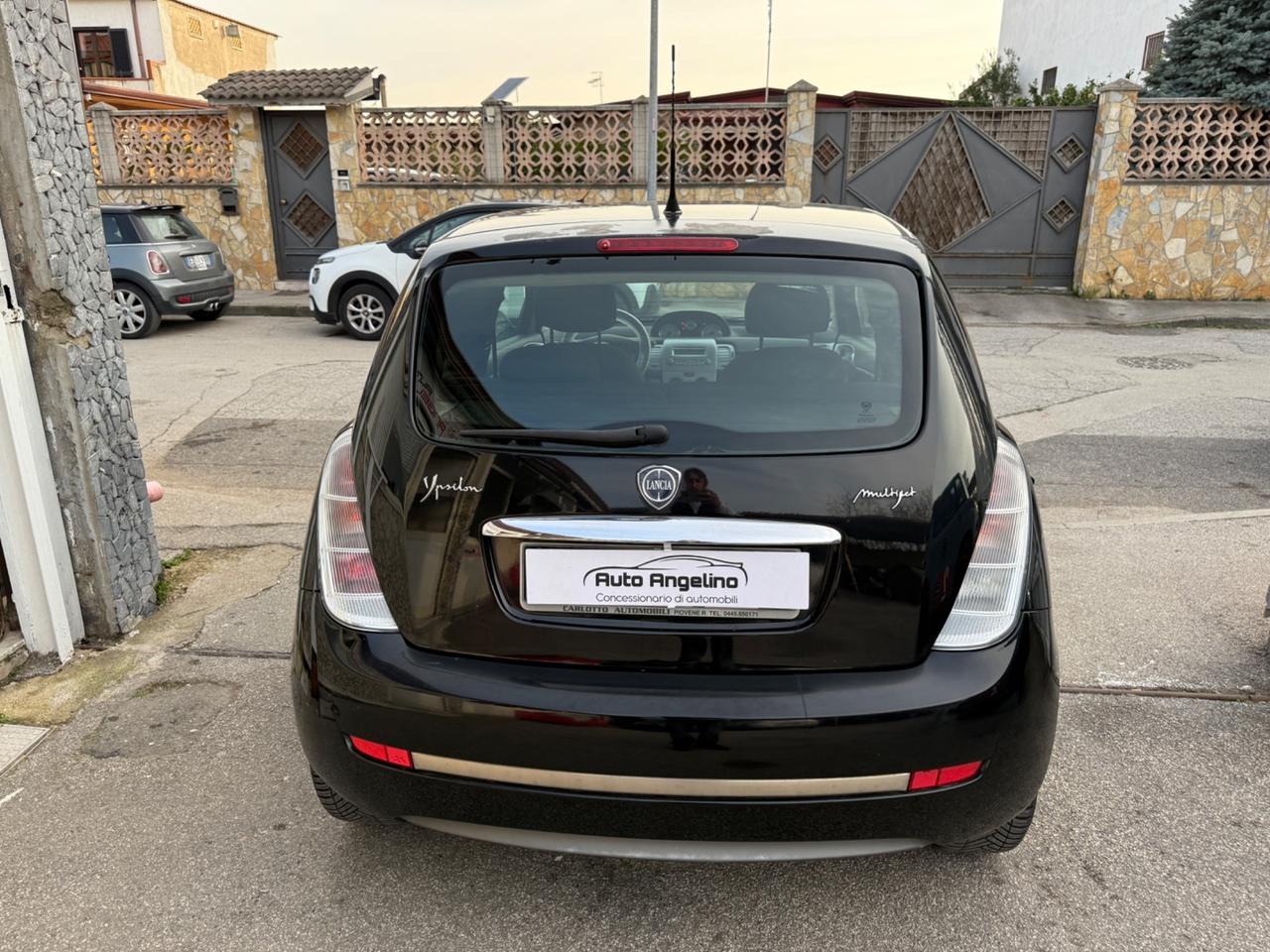 Lancia Ypsilon 1.3 MJT 75 CV Oro