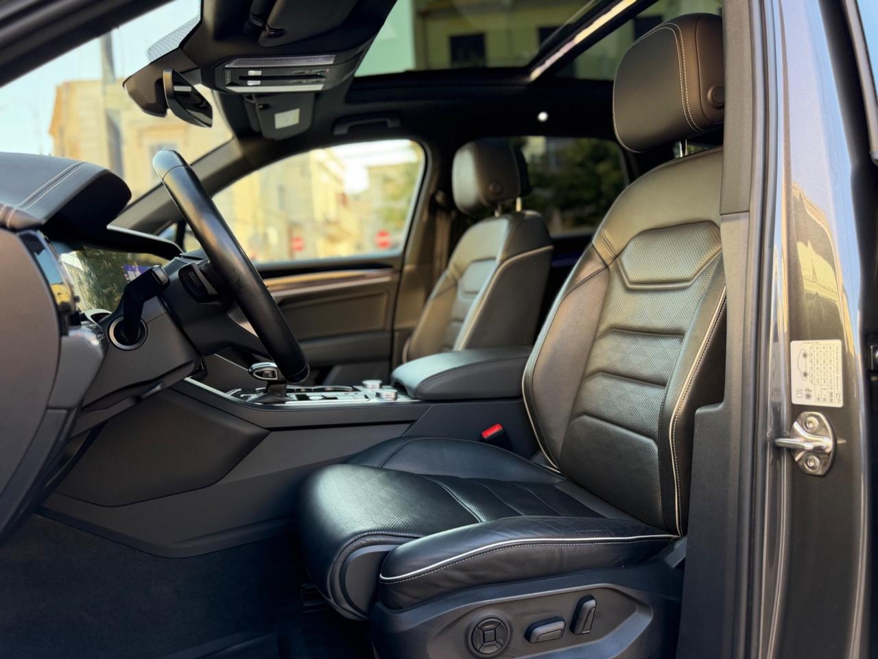VOLKSWAGEN TOUAREG 3.0 V6 EHYBRID 340 CV PLUG-IN HYBRID