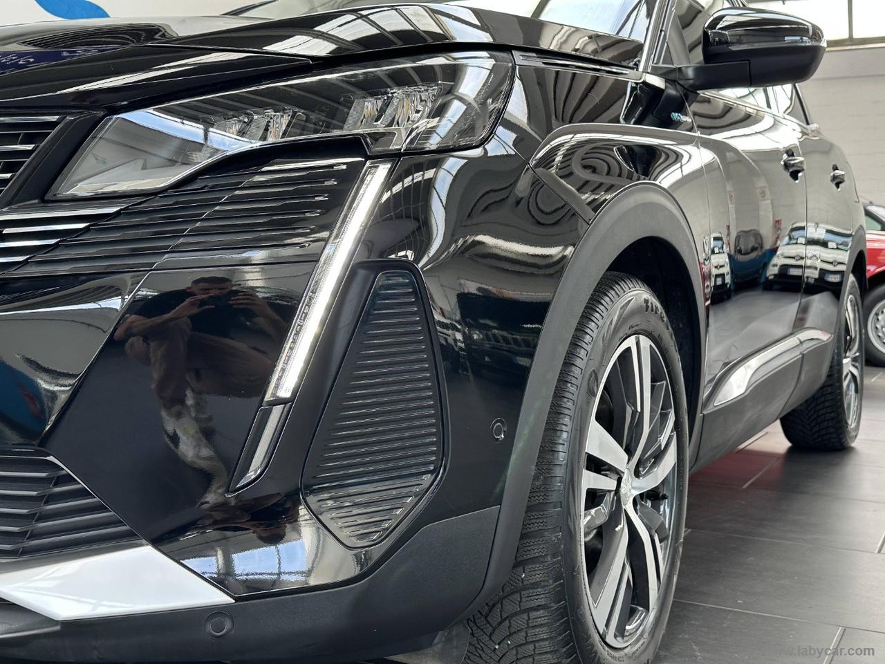 PEUGEOT 3008 Hybrid 225 e-EAT8 Allure Pack