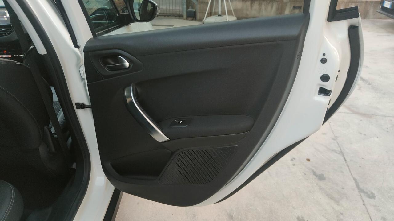 Peugeot 2008 1.6 e-HDi 115 CV Stop&Start Allure
