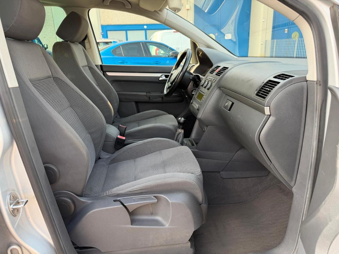 Volkswagen Touran 1.6 16V FSI Highline