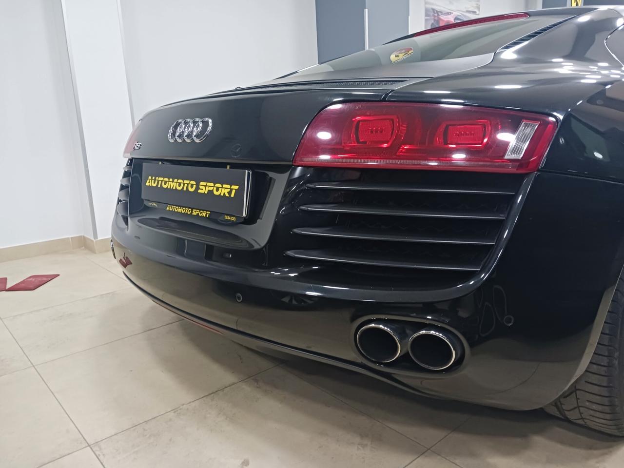 Audi R8 4.2 V8 FSI quattro R tronic
