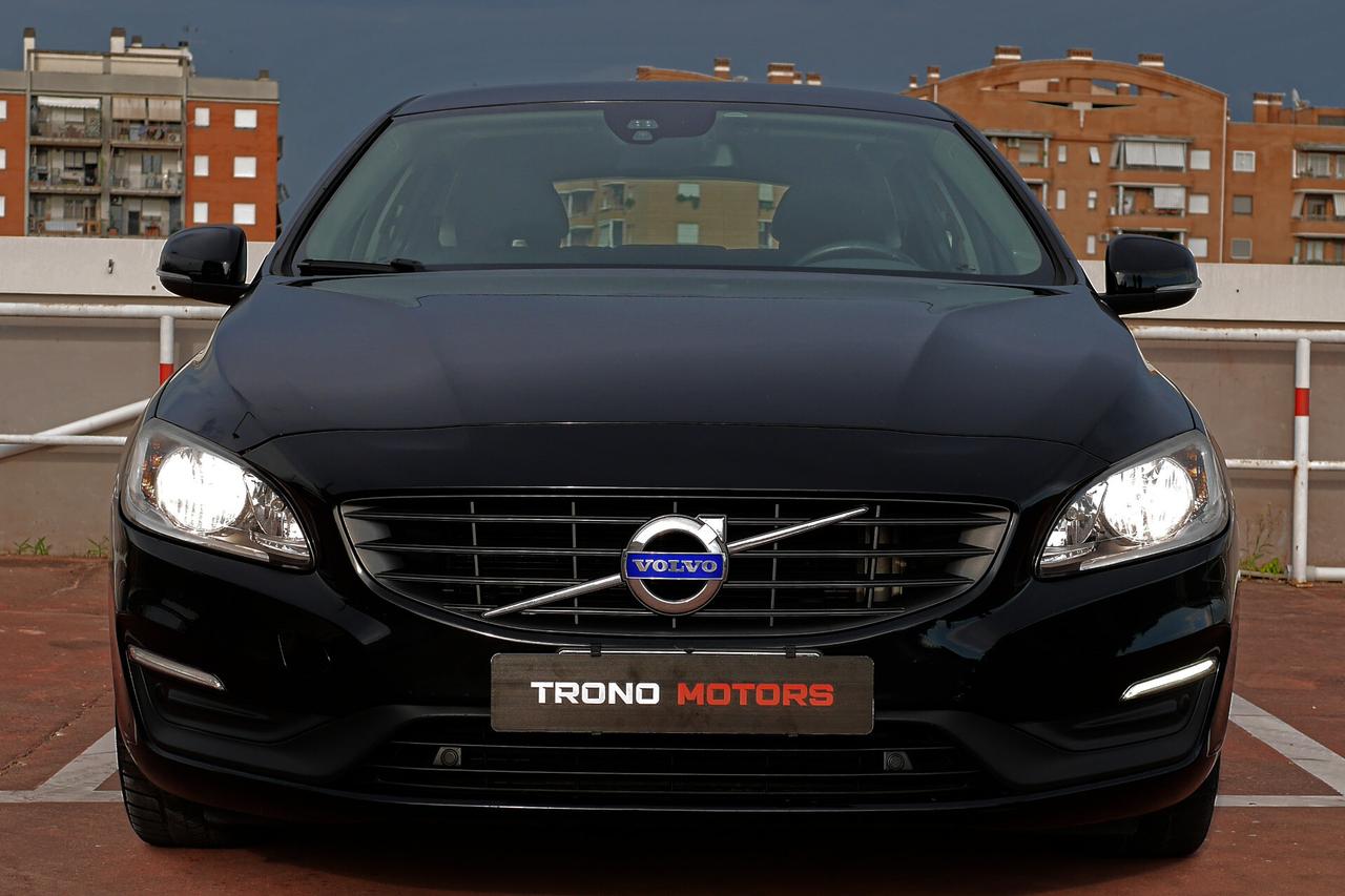Volvo V60 D2 R-design