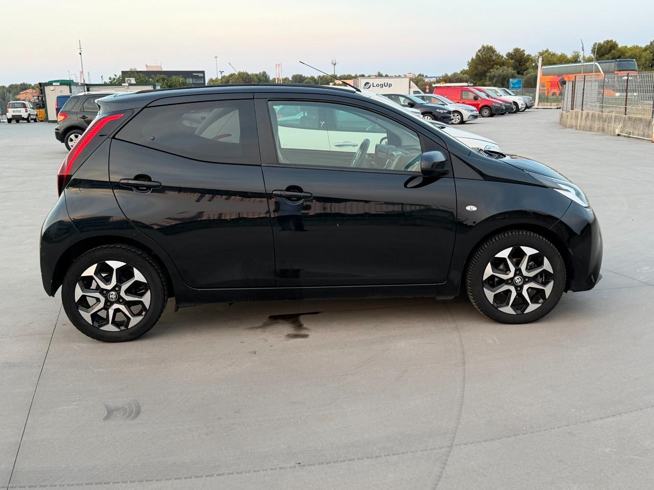 Toyota Aygo Connect 1.0 VVT-i 72 CV 5 porte x-wave MMT
