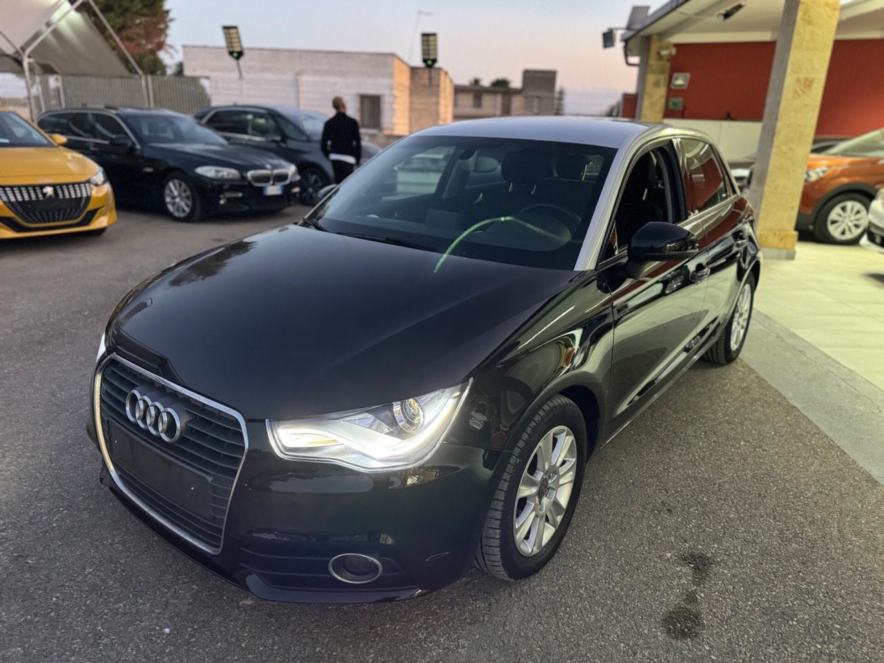 Audi A1 SB 1.6 tdi 90cv Led Navi Bicolor Neopatentati