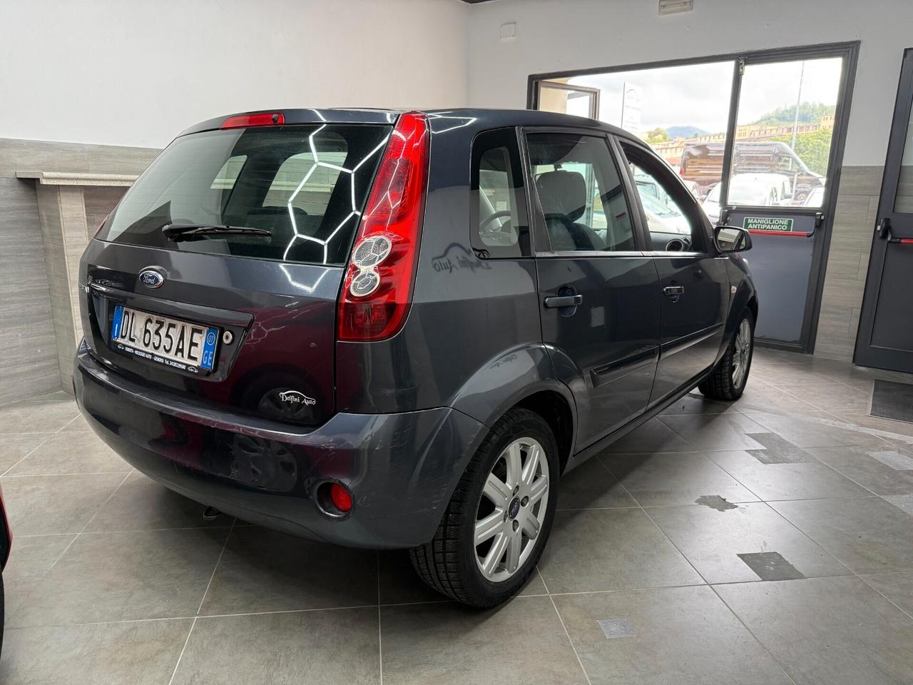 Ford Fiesta 1.2 16V 5p. Ghia