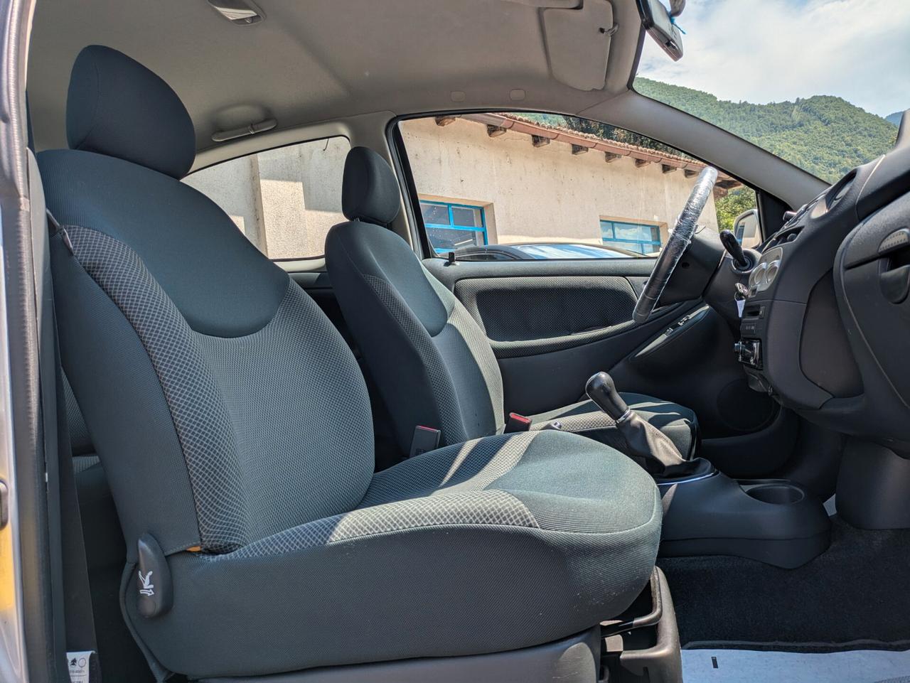 TOYOTA YARIS 1.0 BENZINA 65cv