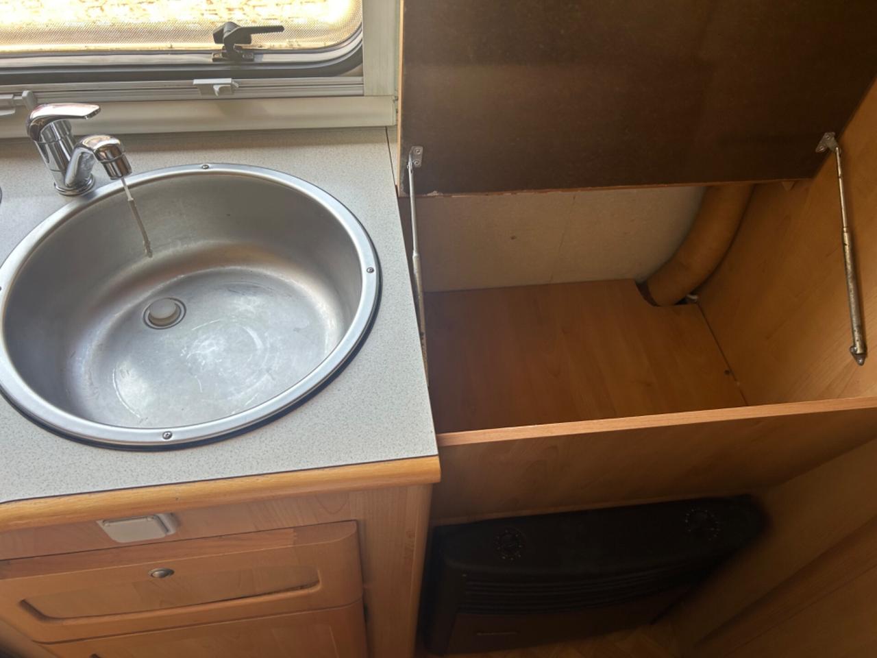 Camper mansardato 6 posti Mc louis