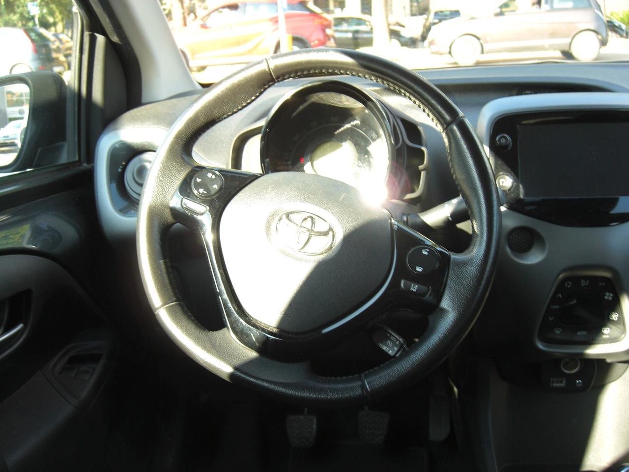 Toyota Aygo Connect 1.0 VVT-i 72 CV 5 porte x-play