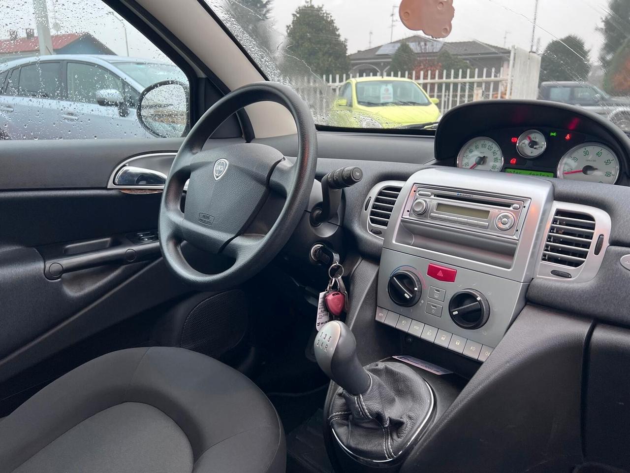 Lancia Ypsilon 1.3 MJT 75 CV Platinum