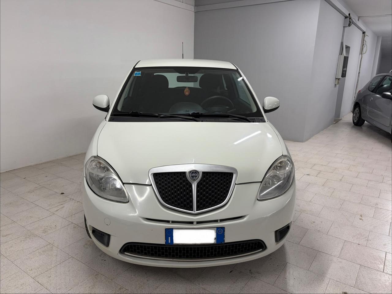 Lancia Ypsilon 1.2 69 CV New Oro Perfetta !