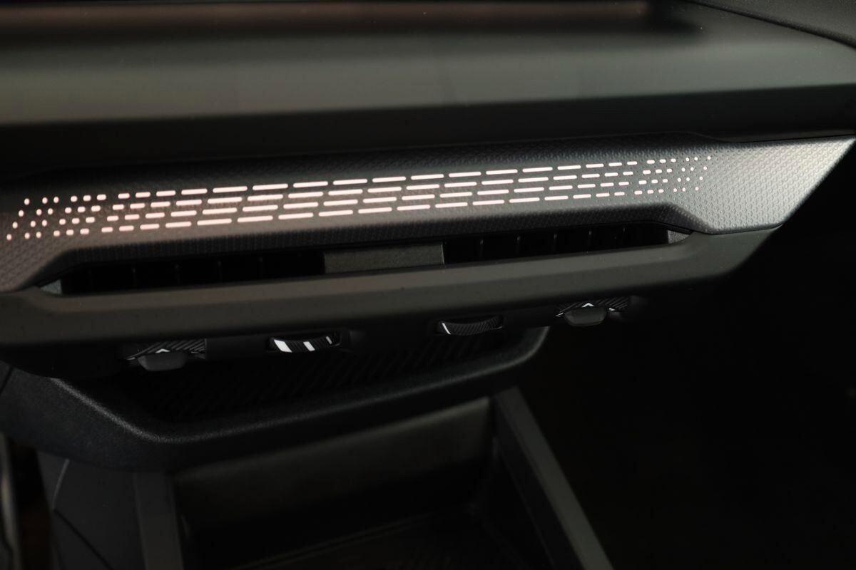 Bmw 118 BMW 118 d M SPORT MATRIX PANO KAMERA "19" CURVED