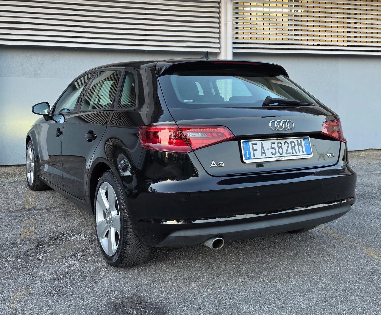 Audi A3 Sedan 1.6 TDI clean diesel S tronic Ambition