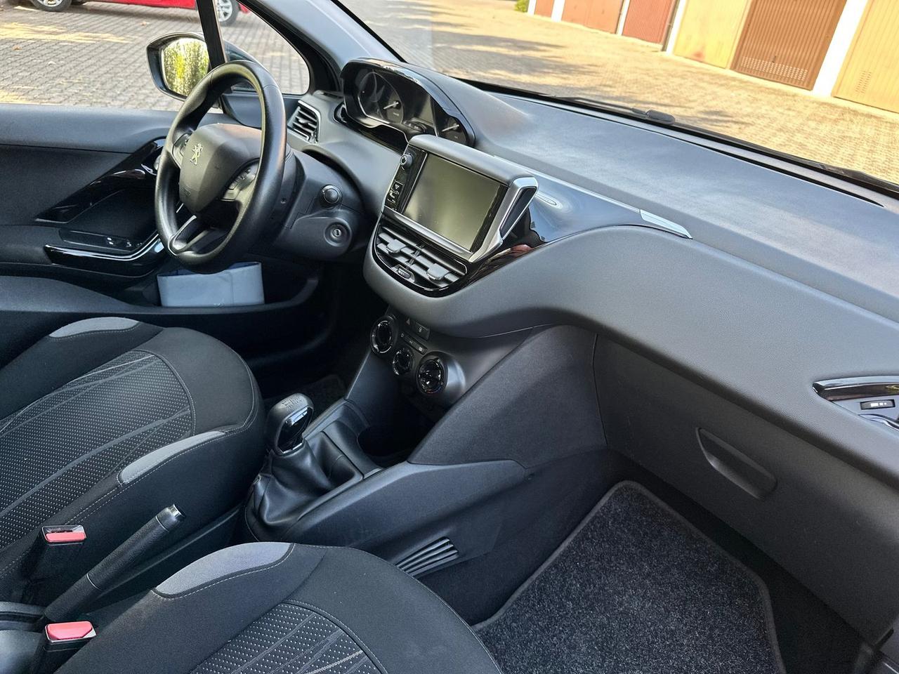 Peugeot 208 Allure 1.4 95 VTI #6873