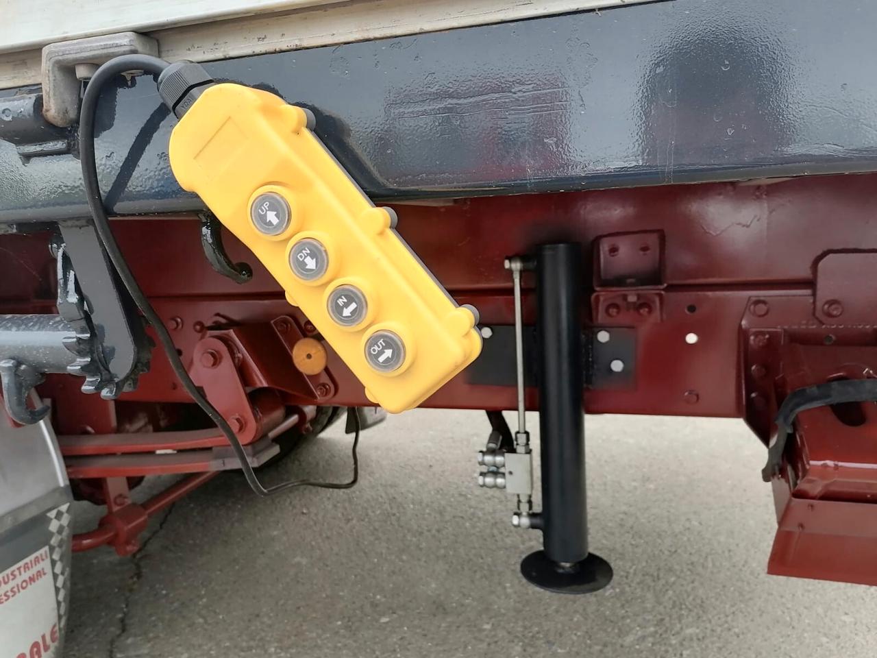 Iveco Eurocargo 100 e 18 - Carrellone