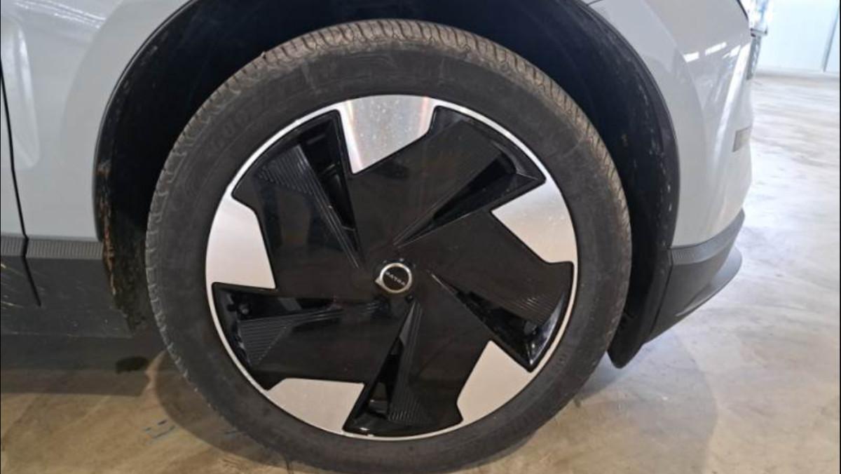 VOLVO Ex30 Single Motor Extended Range Rwd Plus