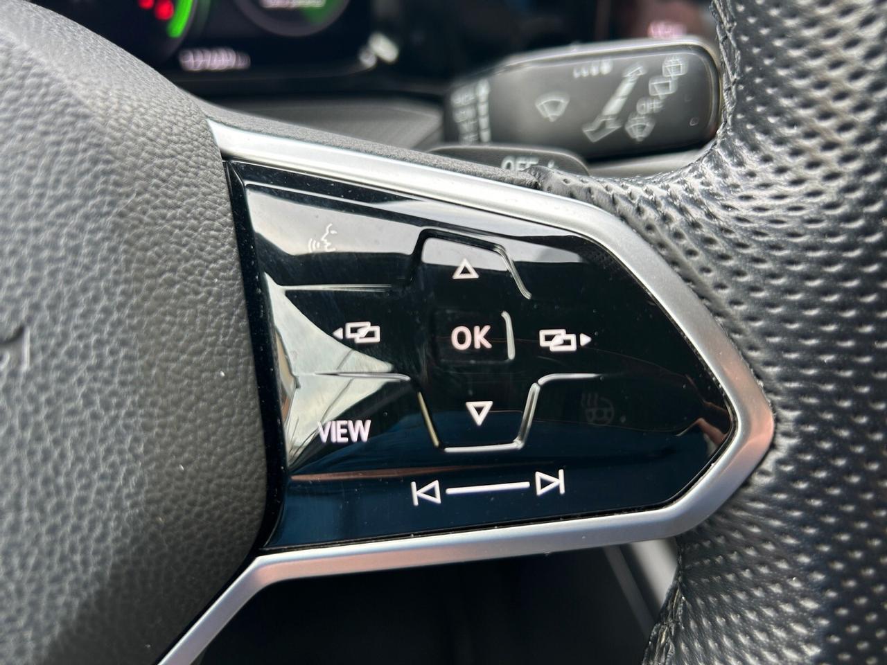 Volkswagen Golf 2.0 TDI 150 CV DSG SCR R-Line