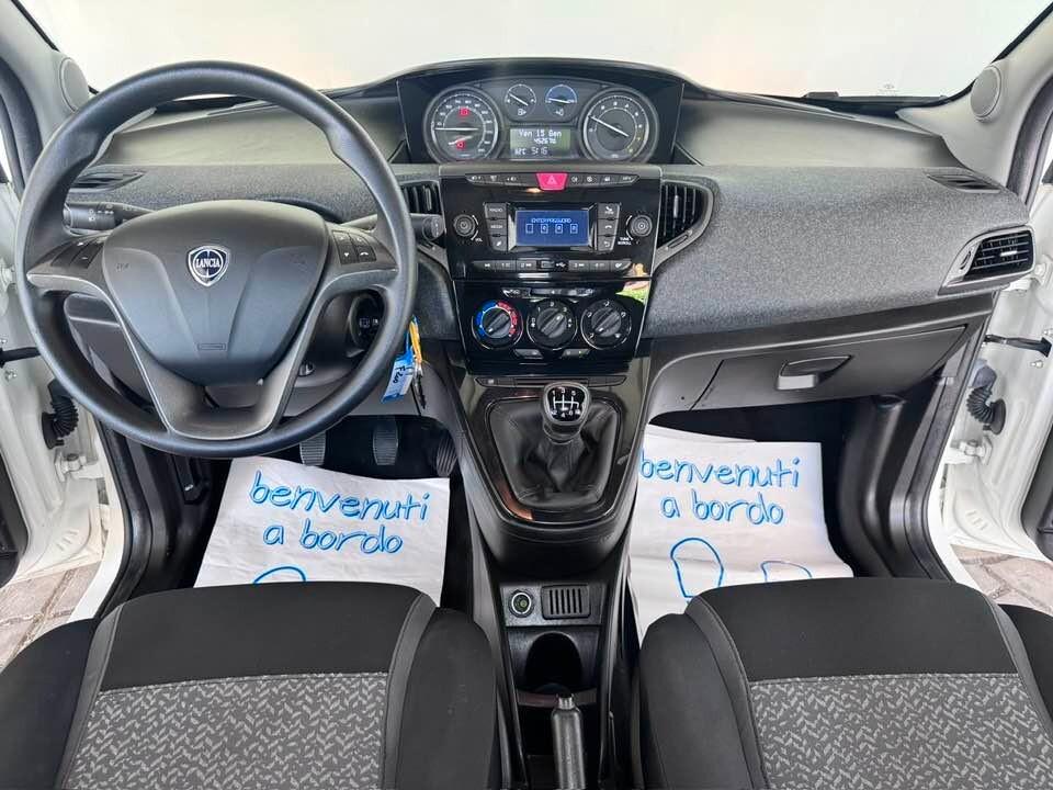 Lancia Ypsilon 1.0 FireFly 5 porte S&S Hybrid Silver