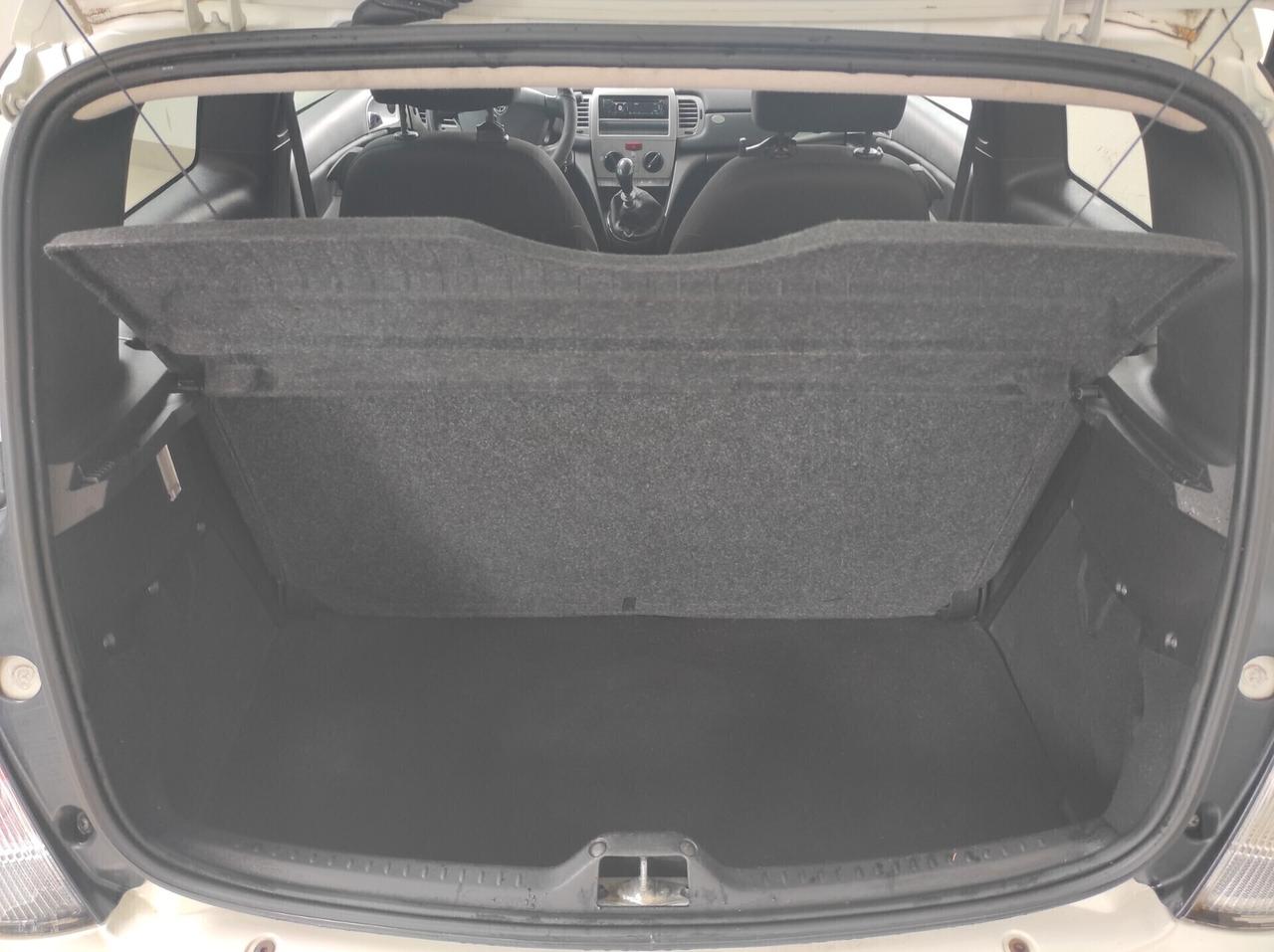 Lancia Ypsilon 1.2 Argento NEOPATENTATI