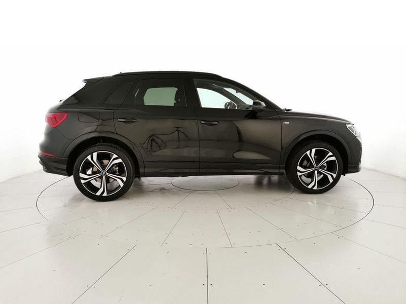 Audi Q3 35 1.5 tfsi Identity Black