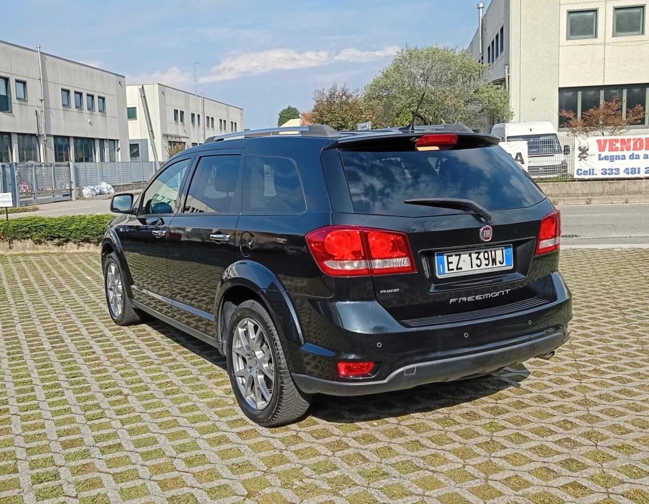 Fiat Freemont 2.0 Mjt 170 CV 4x4 Automatik*Navi*Pelle*Camera