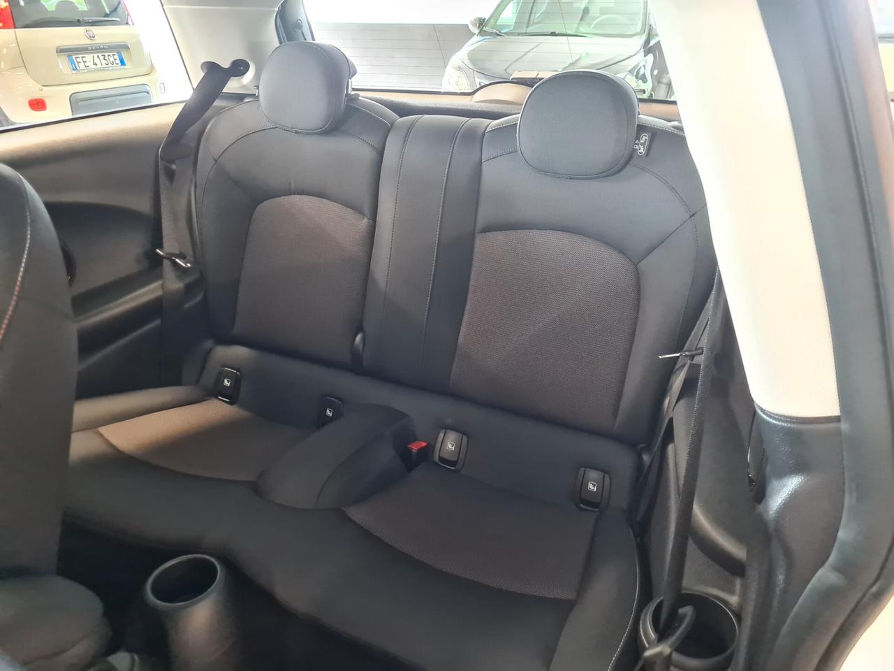 Mini 1.5 Cooper Essential