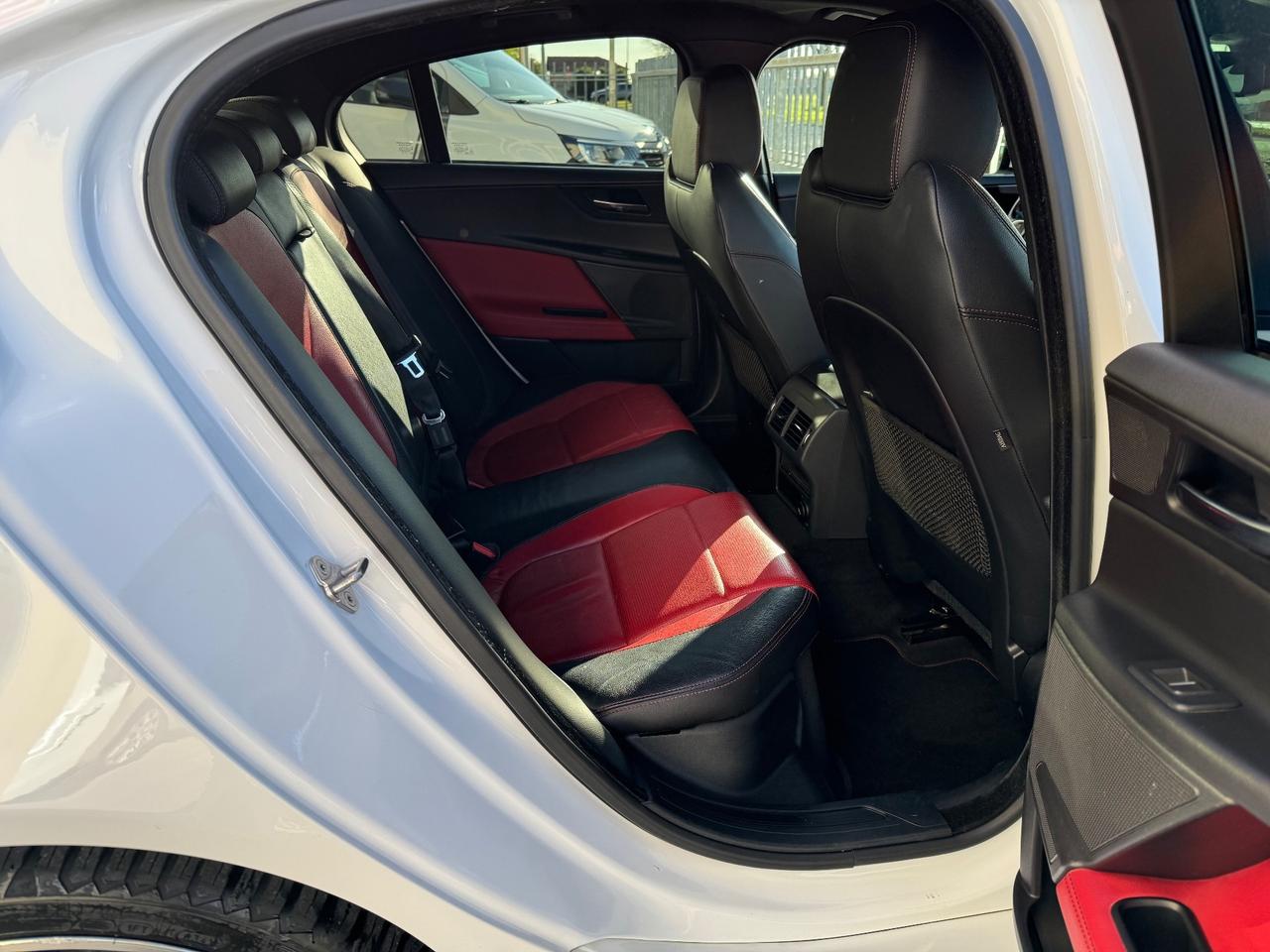 Jaguar XE 2.0 D Turbo R-Sport. Euro 6B