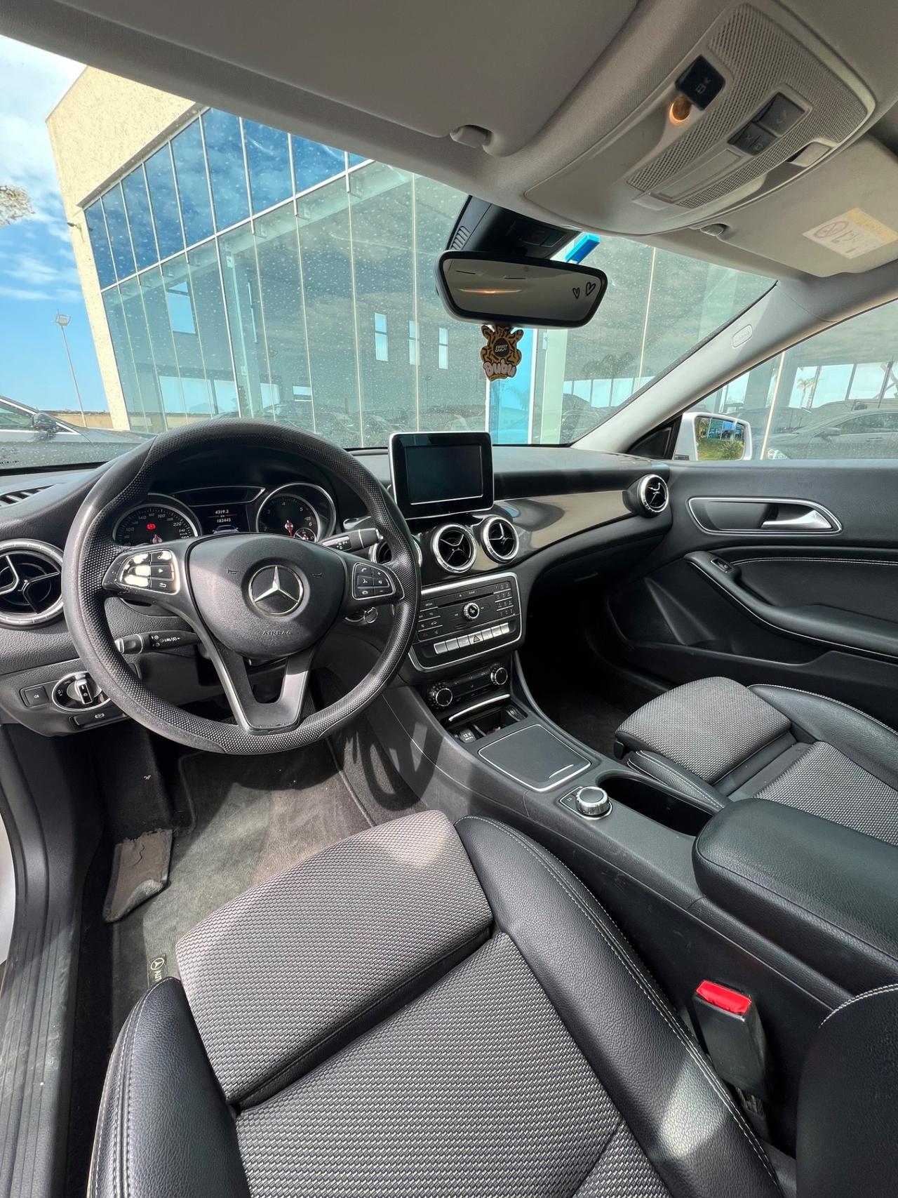 Mercedes-benz CLA 200 d S.W. Automatic Business