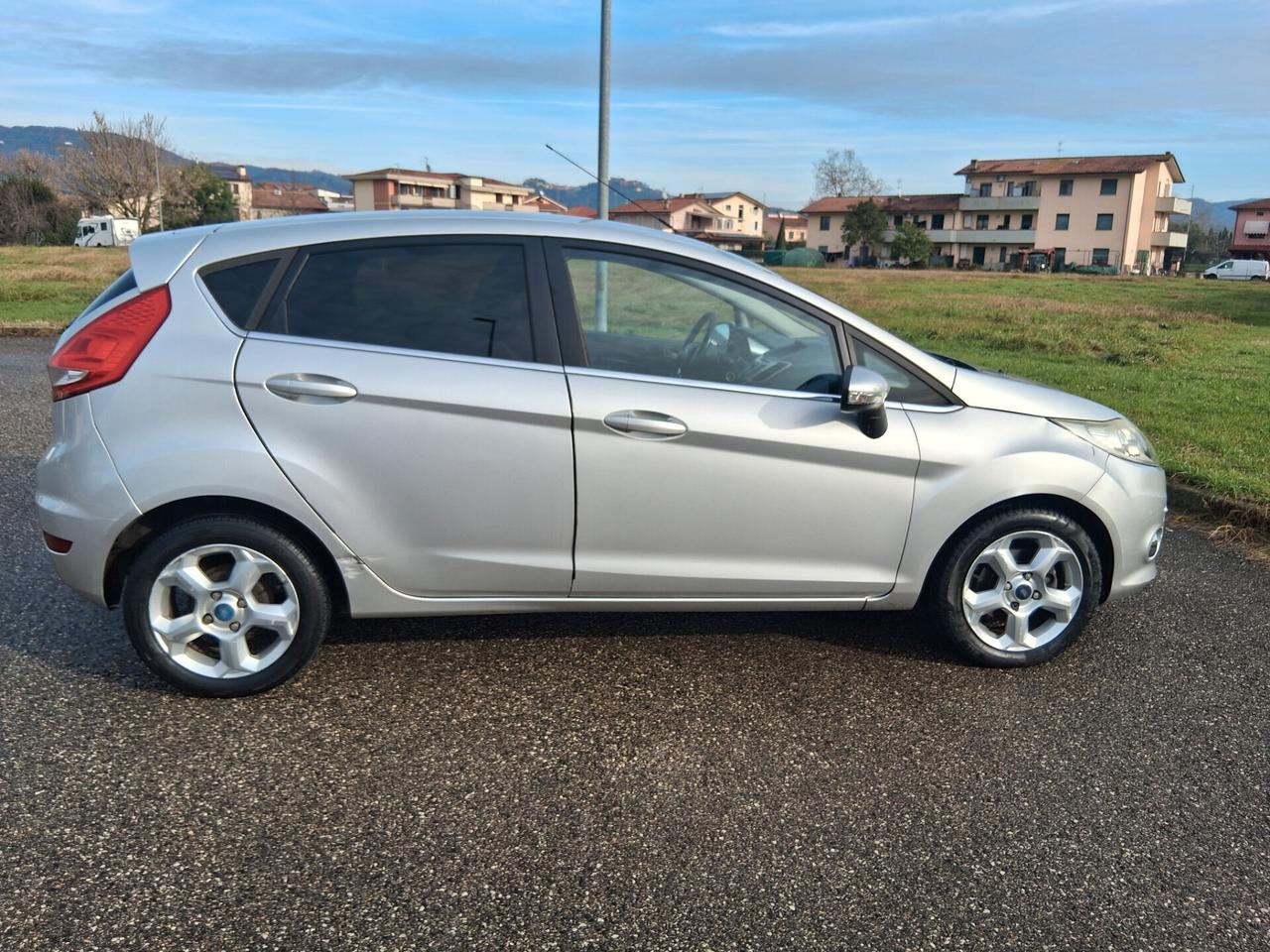 Ford Fiesta 1.4 5 porte Bz.- GPL Titanium