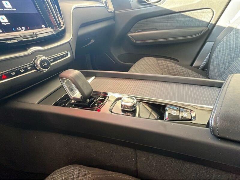 Volvo XC60 B4 (d) AWD automatico Core