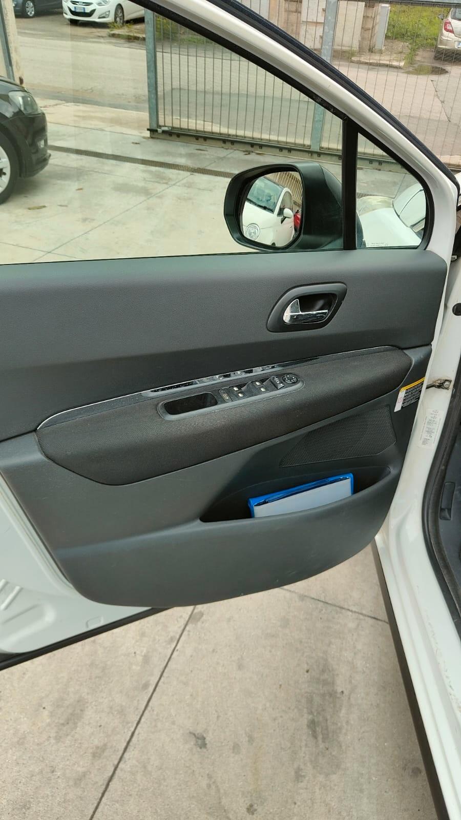 Peugeot 3008 1.6 HDi 112CV Business