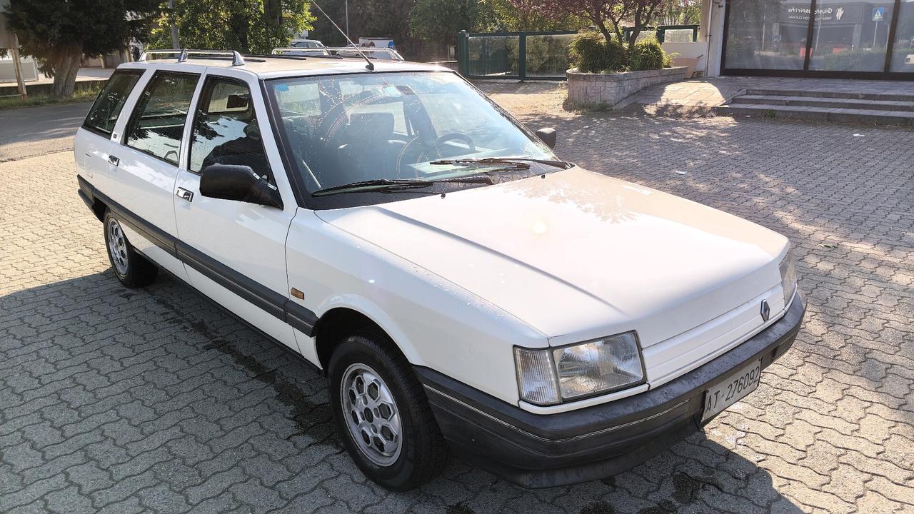 Renault 21 Nevada 1.7 GTS + gancio traino